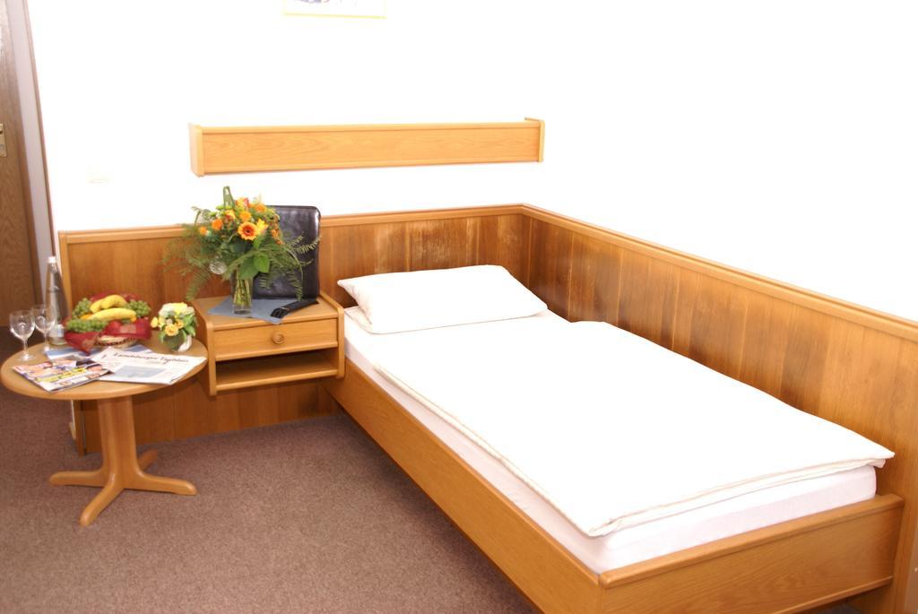 Gasthaus Und Landhotel Wiedmann Eresing Room photo